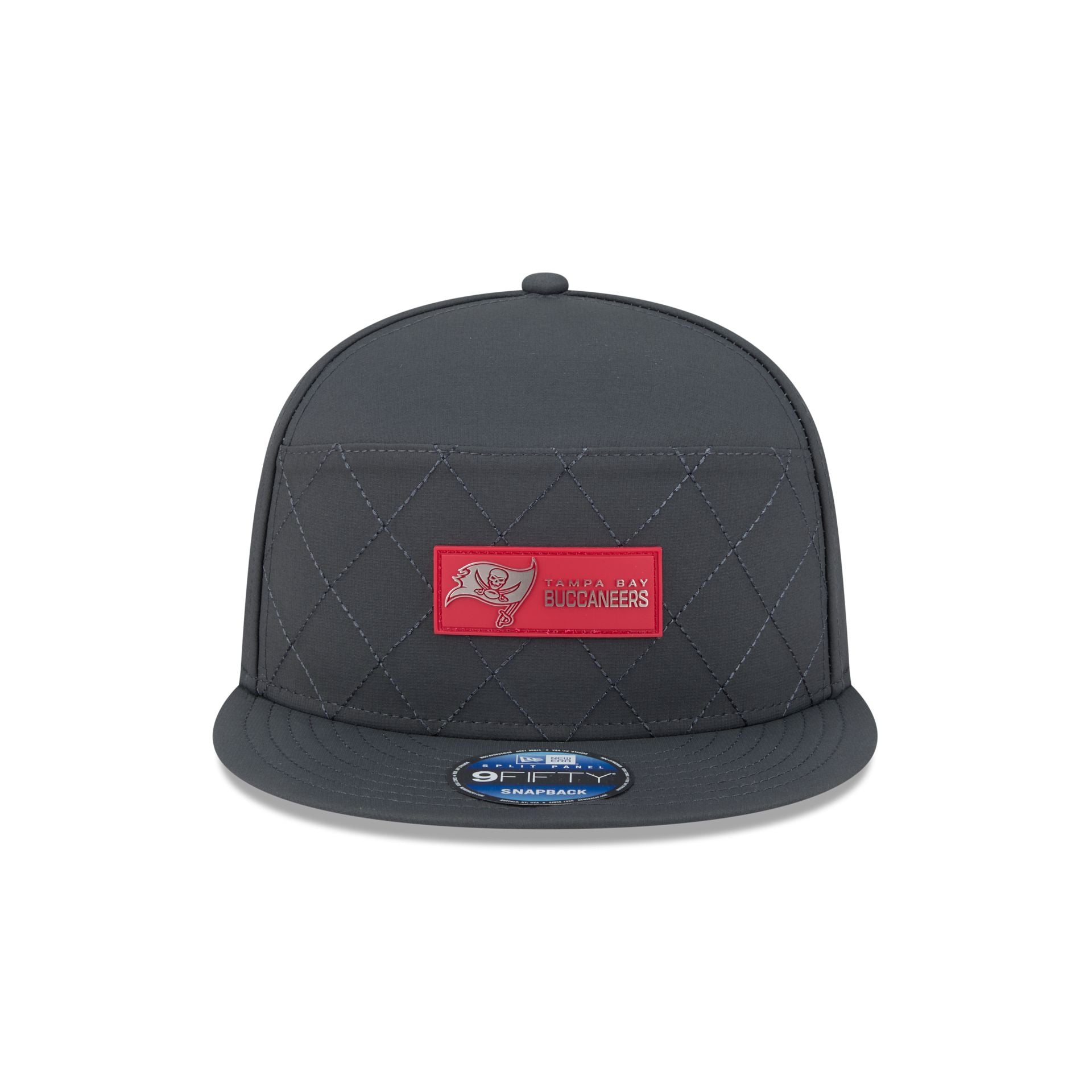 Alternative view of Tampa Bay Buccaneers 2025 Sideline Cold Weather Steel Clouds Split Panel 9Fifty Snapback Hat