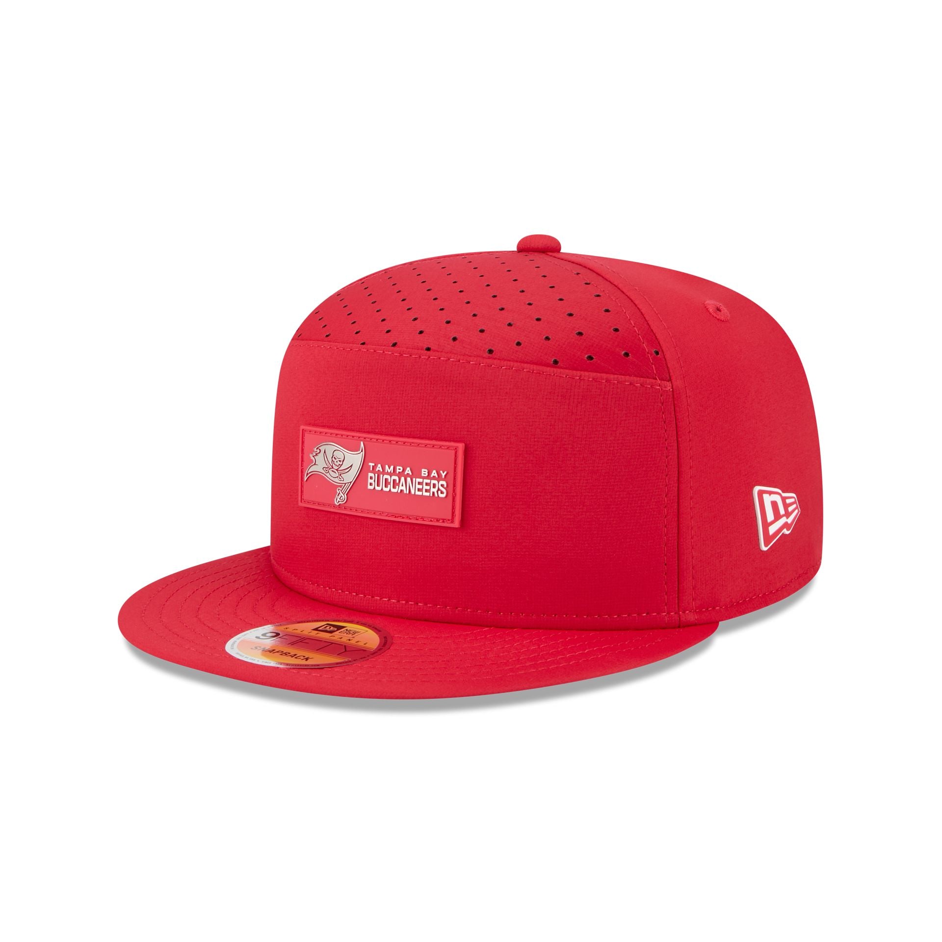 Tampa Bay Buccaneers 2025 Sideline Hot Weather Split Panel 9Fifty Snapback Hat