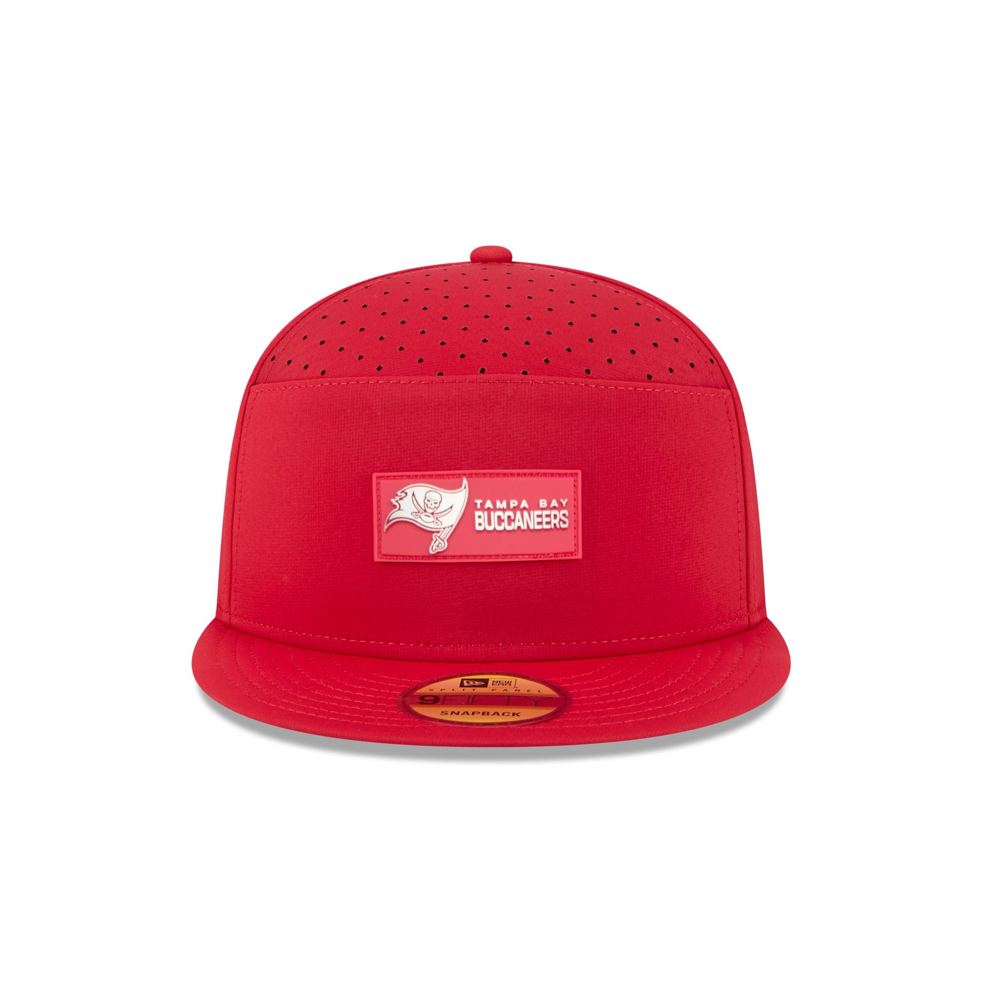 Alternative view of Tampa Bay Buccaneers 2025 Sideline Hot Weather Split Panel 9Fifty Snapback Hat