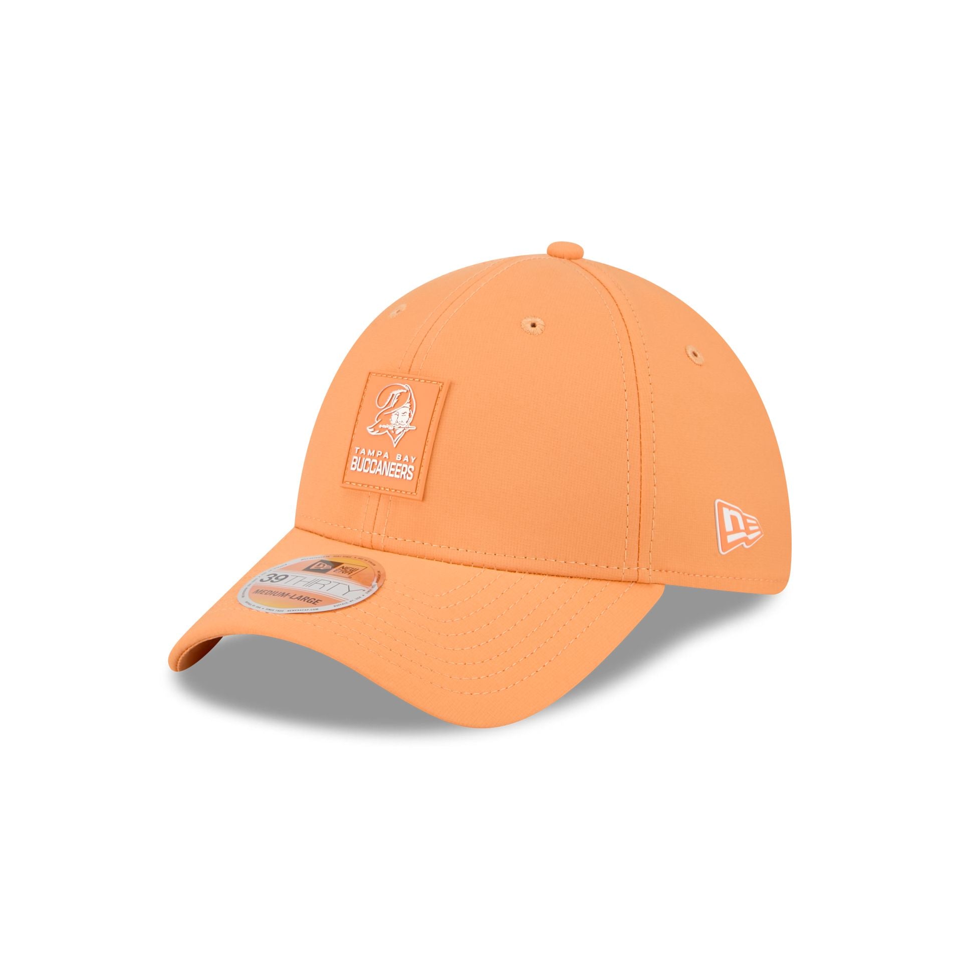 Alternative view of Tampa Bay Buccaneers 2025 Sideline Hot Weather Historic 39Thirty Stretch Fit Hat