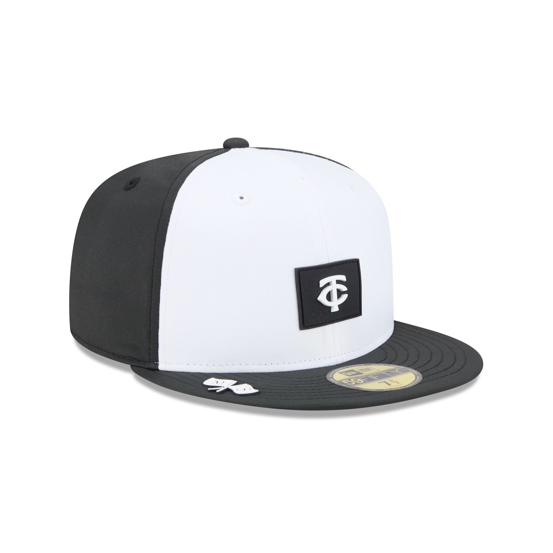 Minnesota Twins 2026 Clubhouse Black & White 59Fifty Fitted Hat