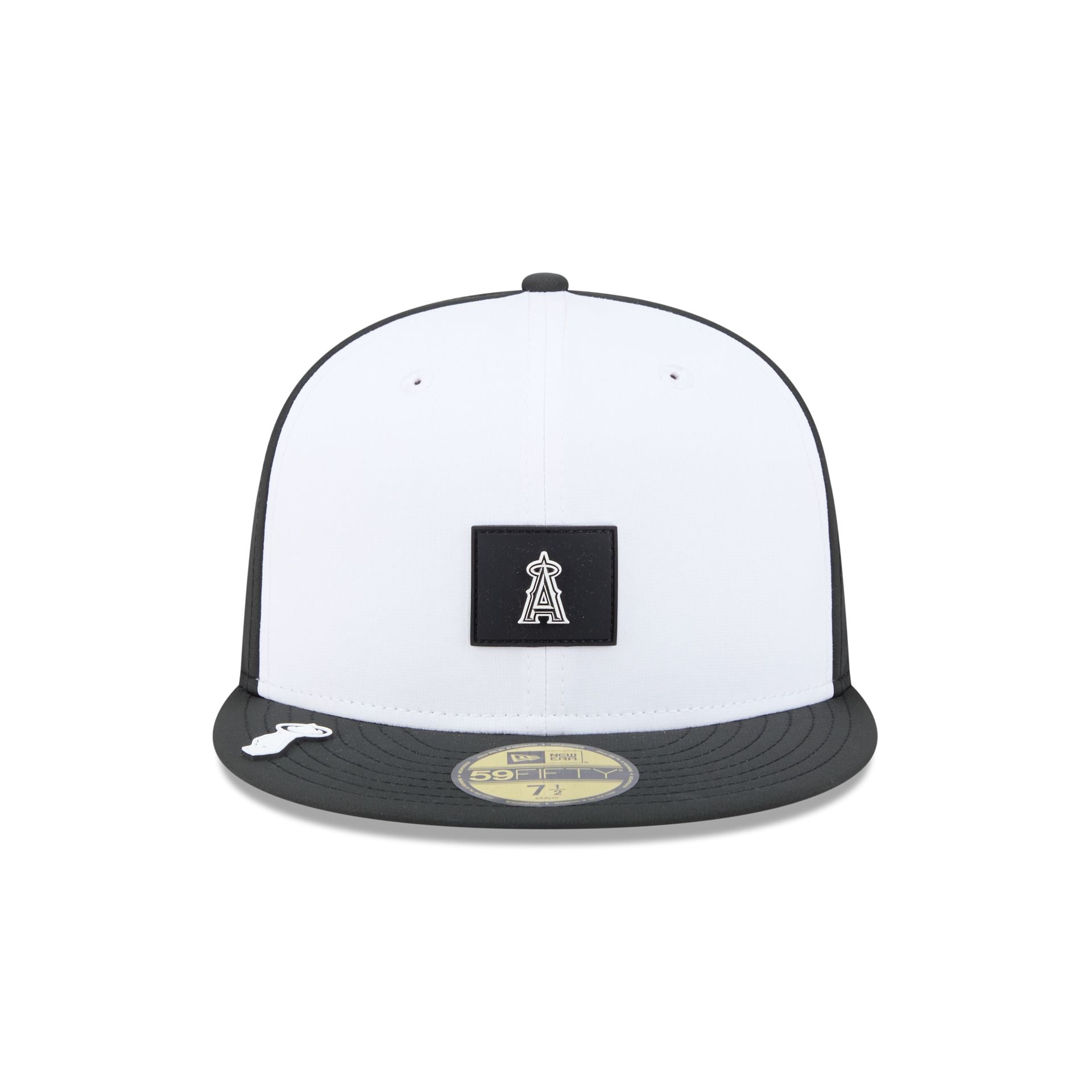 Alternative view of Los Angeles Angels 2026 Clubhouse Black & White 59Fifty Fitted Hat