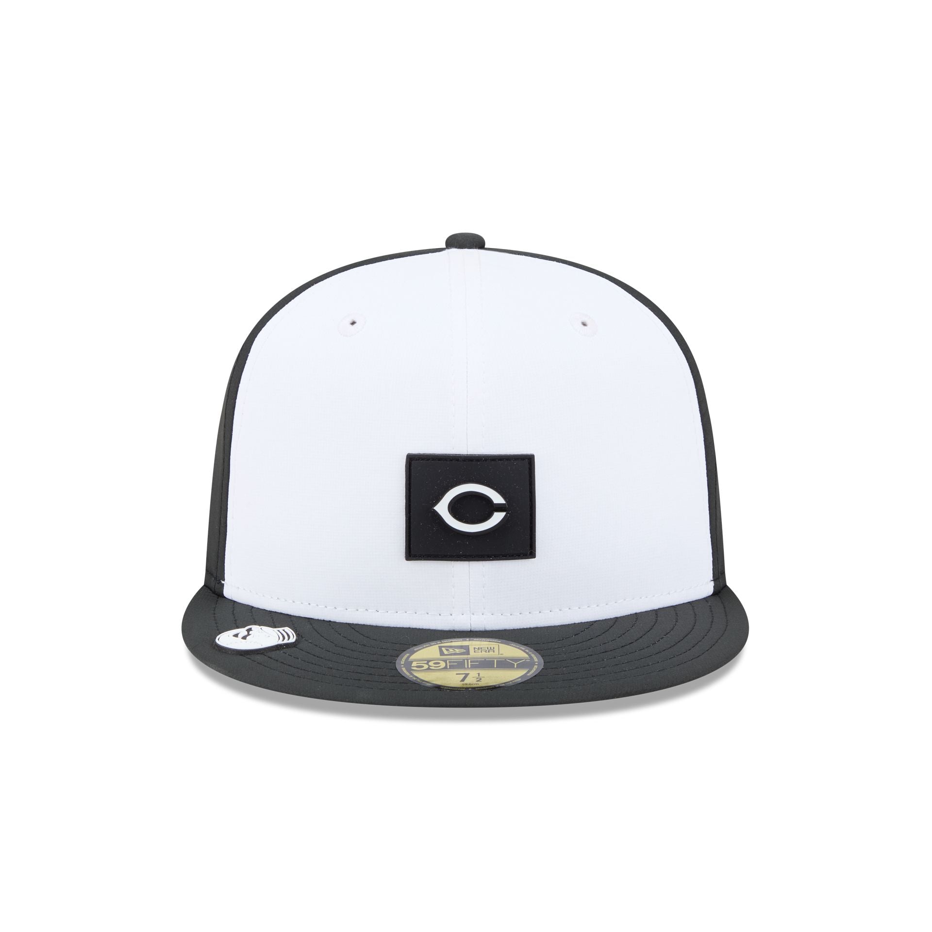 Alternative view of Cincinnati Reds 2026 Clubhouse Black & White 59Fifty Fitted Hat
